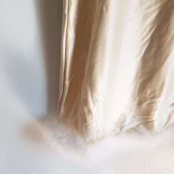 Vintage Satin and Feather Cape, Vintage White Fur Wedding Stole, Fur Shawl - Picture 4 of 7
